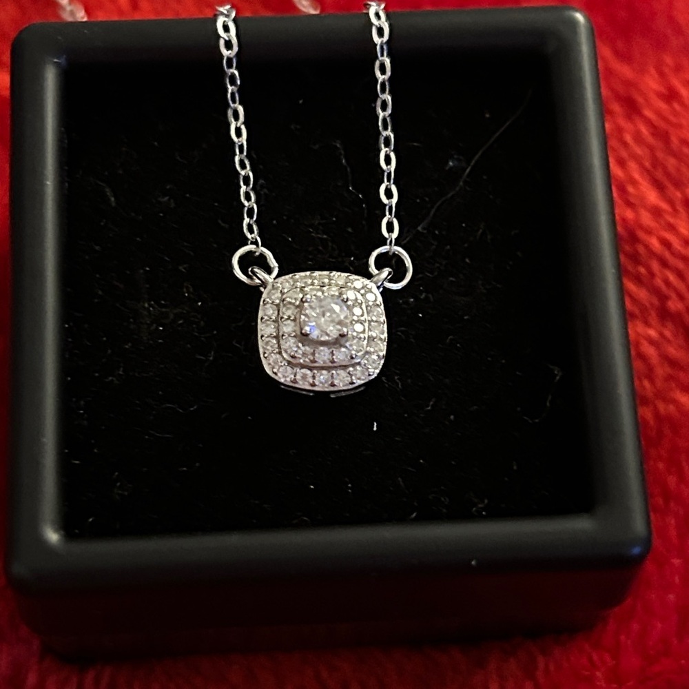 Luxury Moissanite Diamond 925 sterling Silver pendant retail‎ $499